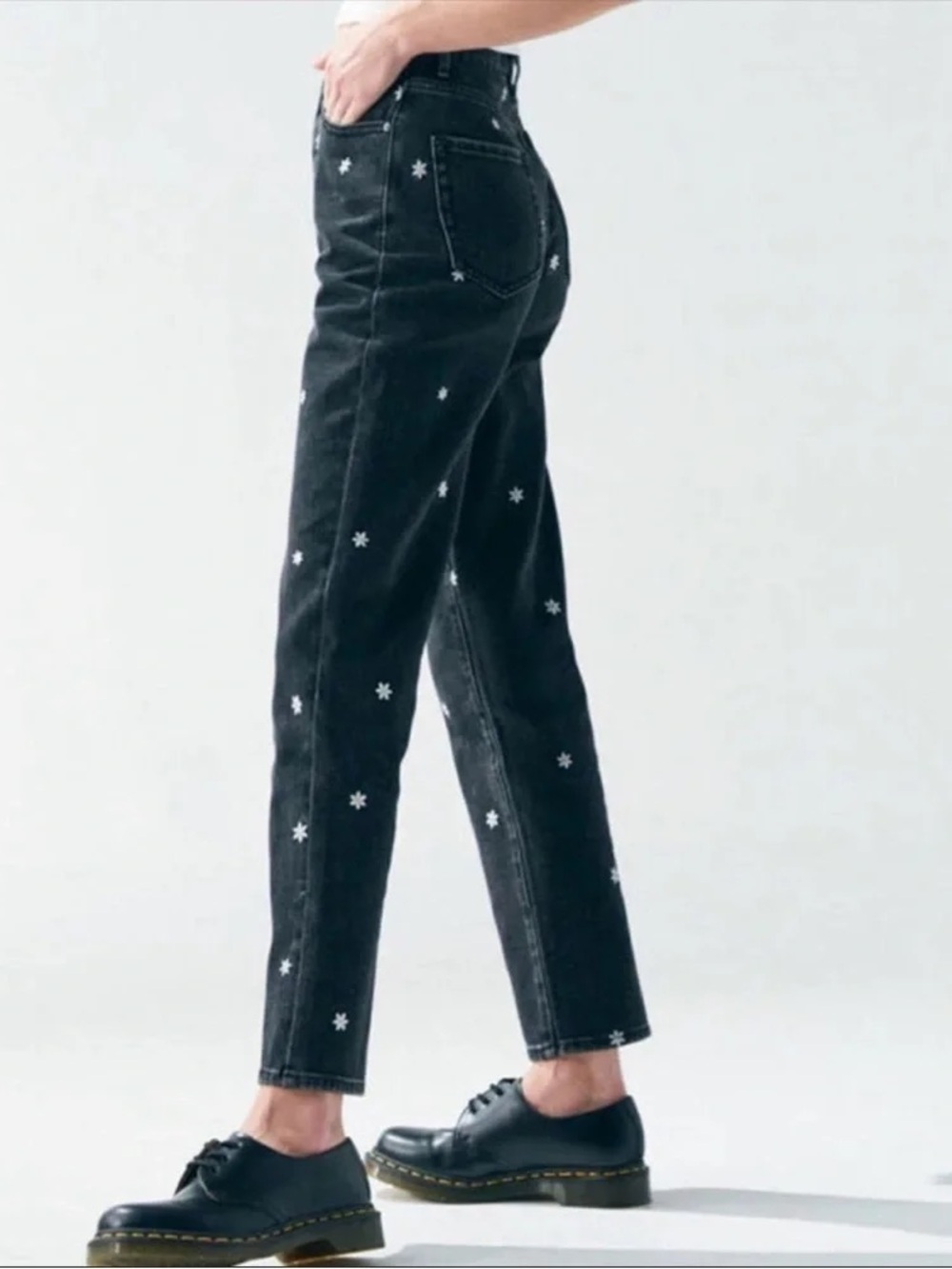 PacSun (29) Daisy Embroidered High Rise Straight Jeans Black Retro Y2K-Inspired